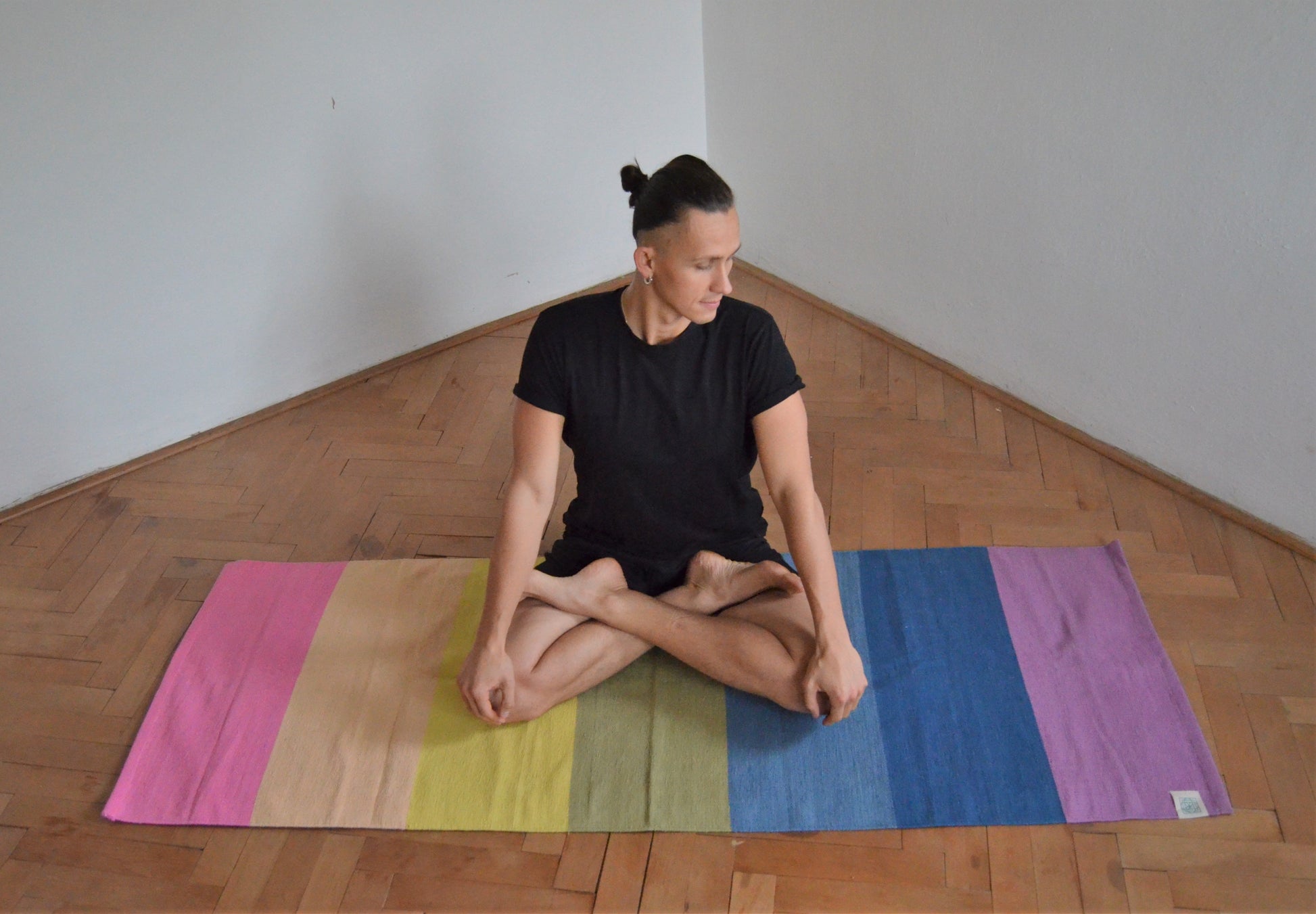 Organic cotton yoga mat vs Yoga rug – Leela yoga rugs
