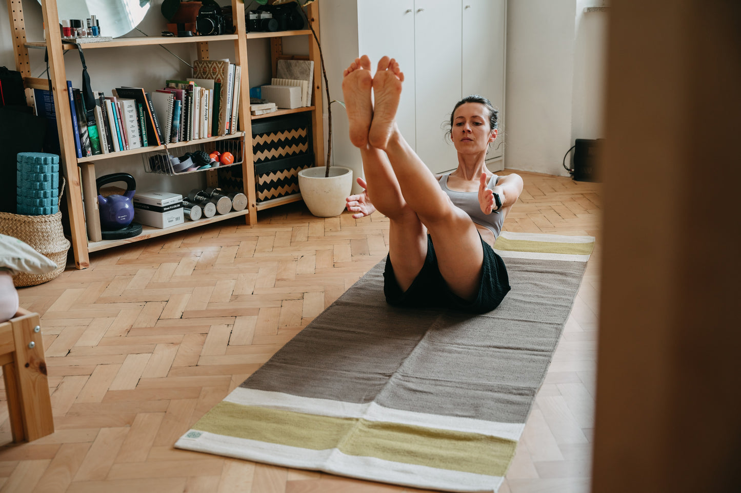 Vemgadam brown combo - organic yoga rug + herbal towel